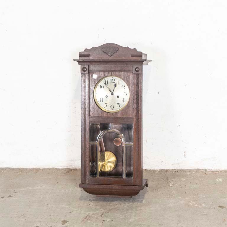 Lote anterior: Reloj de pared de medio carrillón con caja de roble y detalles de bronce