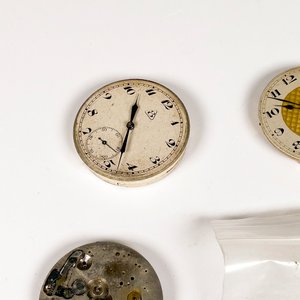 Lote de Mecanismos y Esferas de Relojes Antiguos - imagen 5