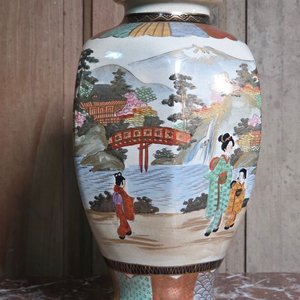 Florero Japonés de Cerámica con Escena de Geishas y Jardín Oriental - imagen 2