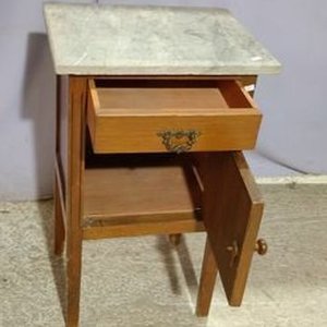 Mesa de Luz con Mesada de Mármol y Cajón con Tirador de Bronce - imagen 2