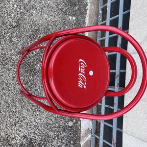 Banqueta Alta Roja Coca-Cola con Respaldo - Caño y Chapa - imagen 6