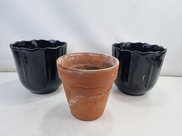 Lote de 3 Macetas: 2 Cerámica Negra Esmaltada y 1 Terracota - imagen 1