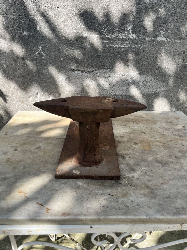 Yunque de acero para forjar con base de planchuela de hierro - imagen 4