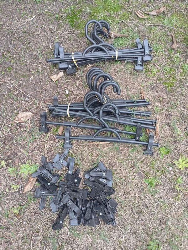 Cadenas de metal negro