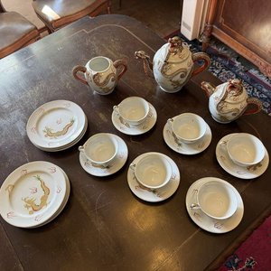 Juego de Té de Porcelana con Dragón: 2 Teteras, Azucarera, 6 Tazas y 6 Platos - imagen 2