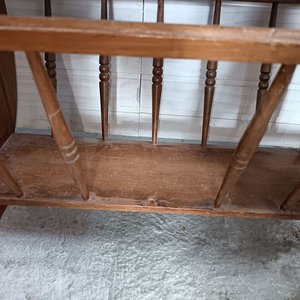 Mesita Revistero de Madera Estilo Clásico - imagen 2