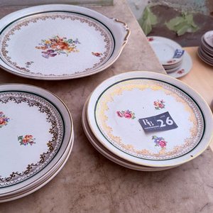Fuente y 6 Platos de Porcelana con Flores y Bordes Dorados - imagen 1