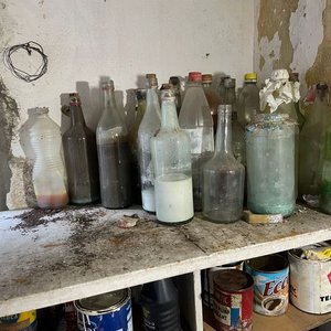 CANTIDAD DE PINTURAS, ACEITES BOTELLAS ETC ETCC - imagen 5