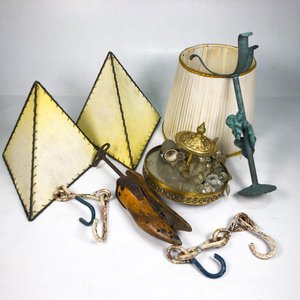 Lote anterior: Lote de Candelabro, Aplique, Horma de Zapatero, Plafón y Lámpara de Sobremesa Vintage