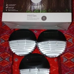 Lote siguiente: Pack 4 Luces Solares LED para Valla Exterior - Iluminación Automática
