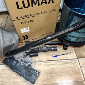 Aspiradora Semi Industrial Lumax 1600W para Agua y Tierra con Accesorios - imagen 4