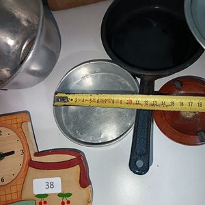 Lote de Utensilios de Cocina: Bandeja Metálica, Tabla de Madera y Más - imagen 5