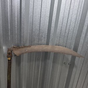 Lote de Herramientas de Jardín y Trabajo: Palas, Serrucho, Guadaña y Rastrillo - imagen 12