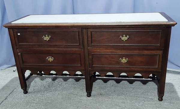 Cómoda de Madera Oscura con Mesada de Mármol y 4 Cajones