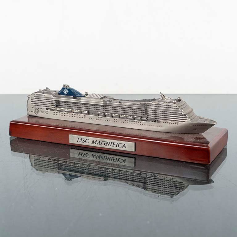 Lote anterior: Maqueta de barco de madera y metal - Modelo de crucero a escala