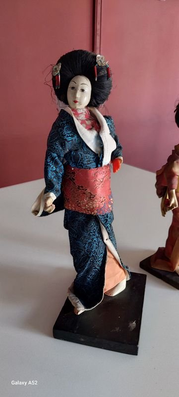 Figuras orientales de porcelana en excelente condición - imagen 4