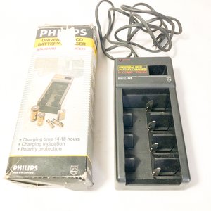 Radio Philips con CD y Cargador de Baterías Universal Philips - imagen 4