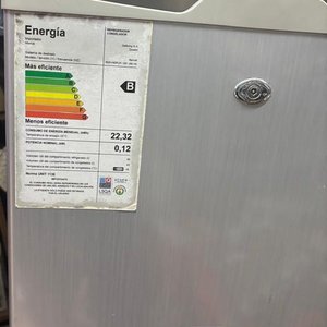 Refrigerador/heladera compacto de dos puertas de la marca Queen - imagen 2