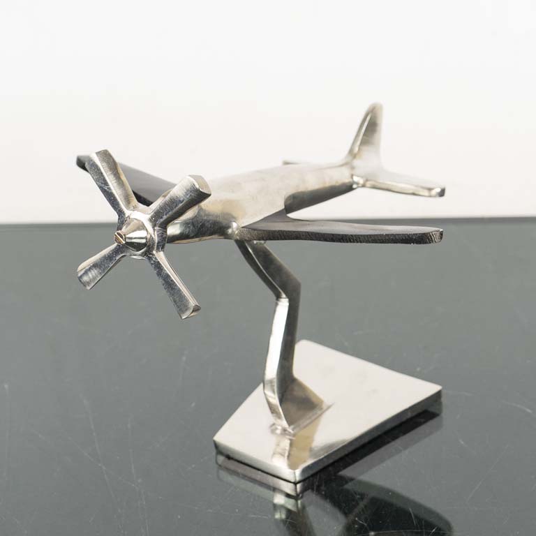 Lote siguiente: Modelo de avión en metal con hélice - Detalles precisos