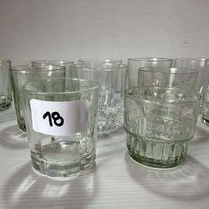 Lote de 12 Vasos de Vidrio Varios Diseños - imagen 4