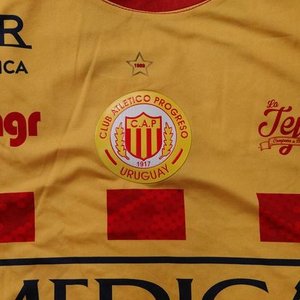 Camiseta de Progreso Talle L Marca MGR Original - imagen 3