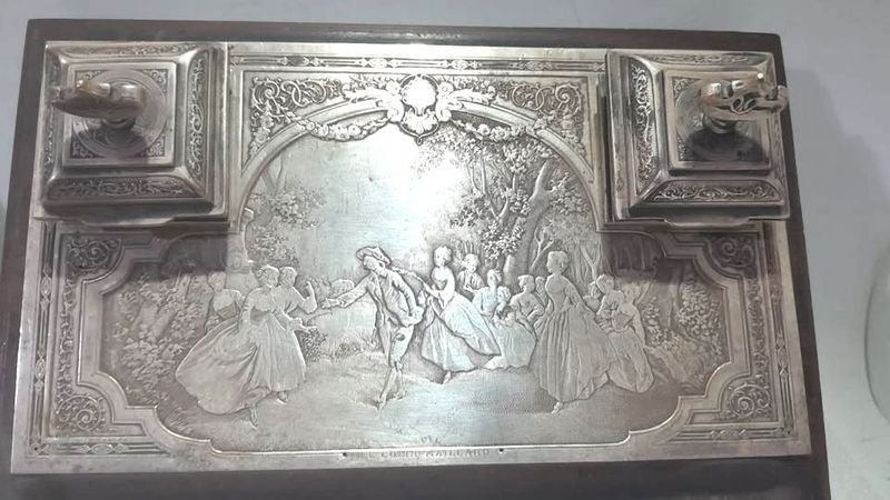 Escribanía Francesa del Siglo XIX con Gravados en Bronce - imagen 3