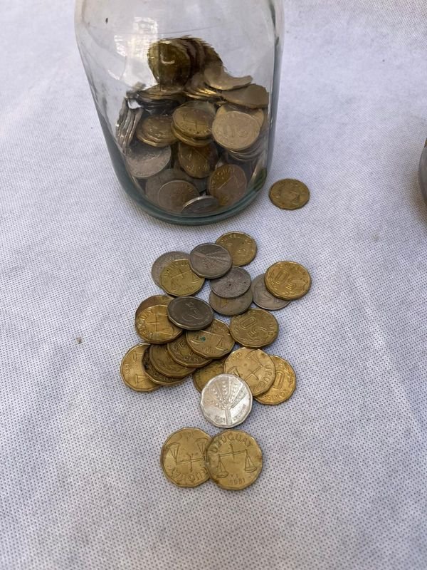 Lote de monedas antiguas - Colección de monedas en un recipiente - imagen 2