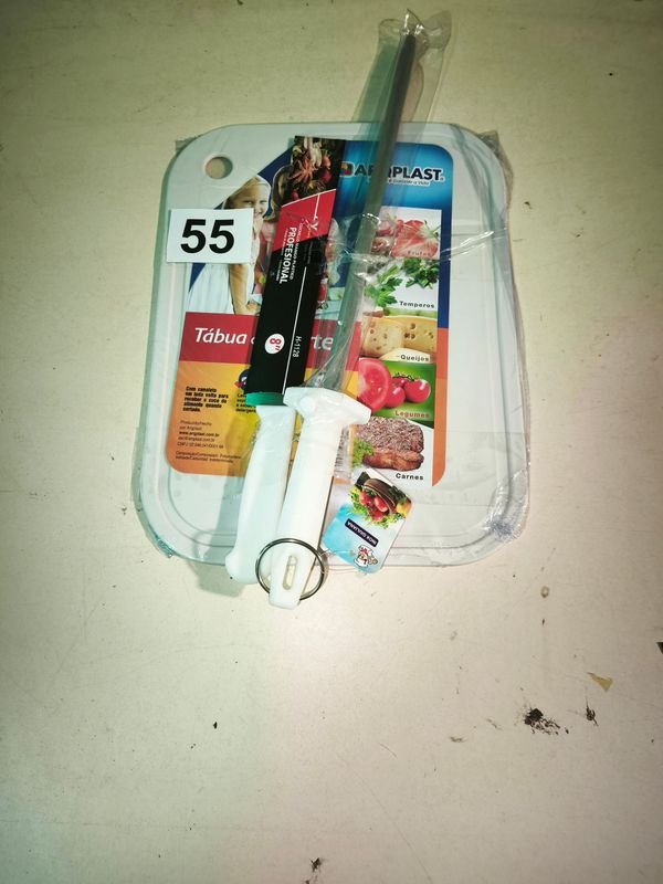 Tabla de Cocina con Cuchillo y Chaira