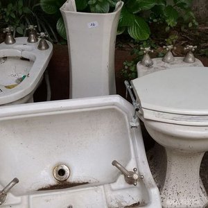 Lote de Loza Sanitaria: Bidet (2) y Palangana con Pie - imagen 3