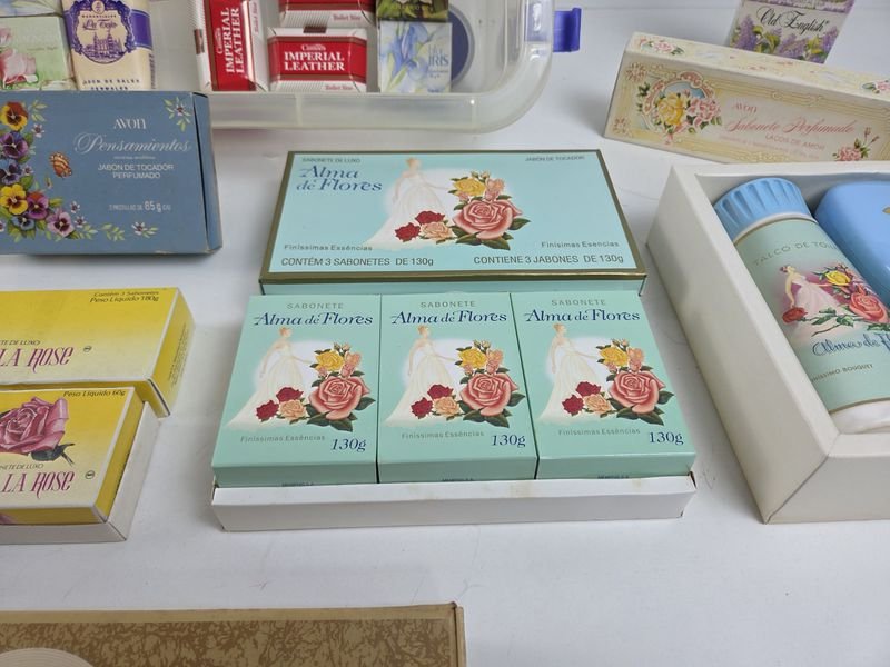 Artículos de tocador y cosméticos para la venta en subasta - imagen 3