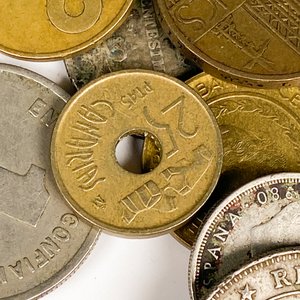 Lote de Monedas Varias de Uruguay y Otros Países - imagen 5