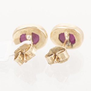Par de Tornillos de Oro 18k con Rubíes Cabuchón - imagen 2