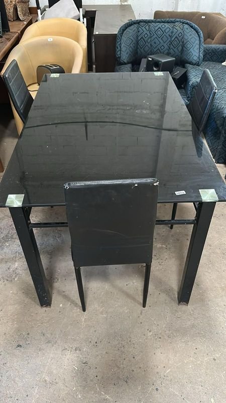 Lote anterior: MESA DE HIERRO CON TAPA EN VIDRIO Y 3 SILLAS