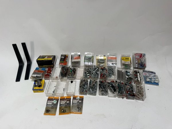 Lote de Tornillería, Clavos, Mensulas y Organizadores Plásticos - imagen 1