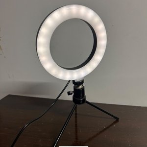 Lote siguiente: Aro de Luz LED con Trípode