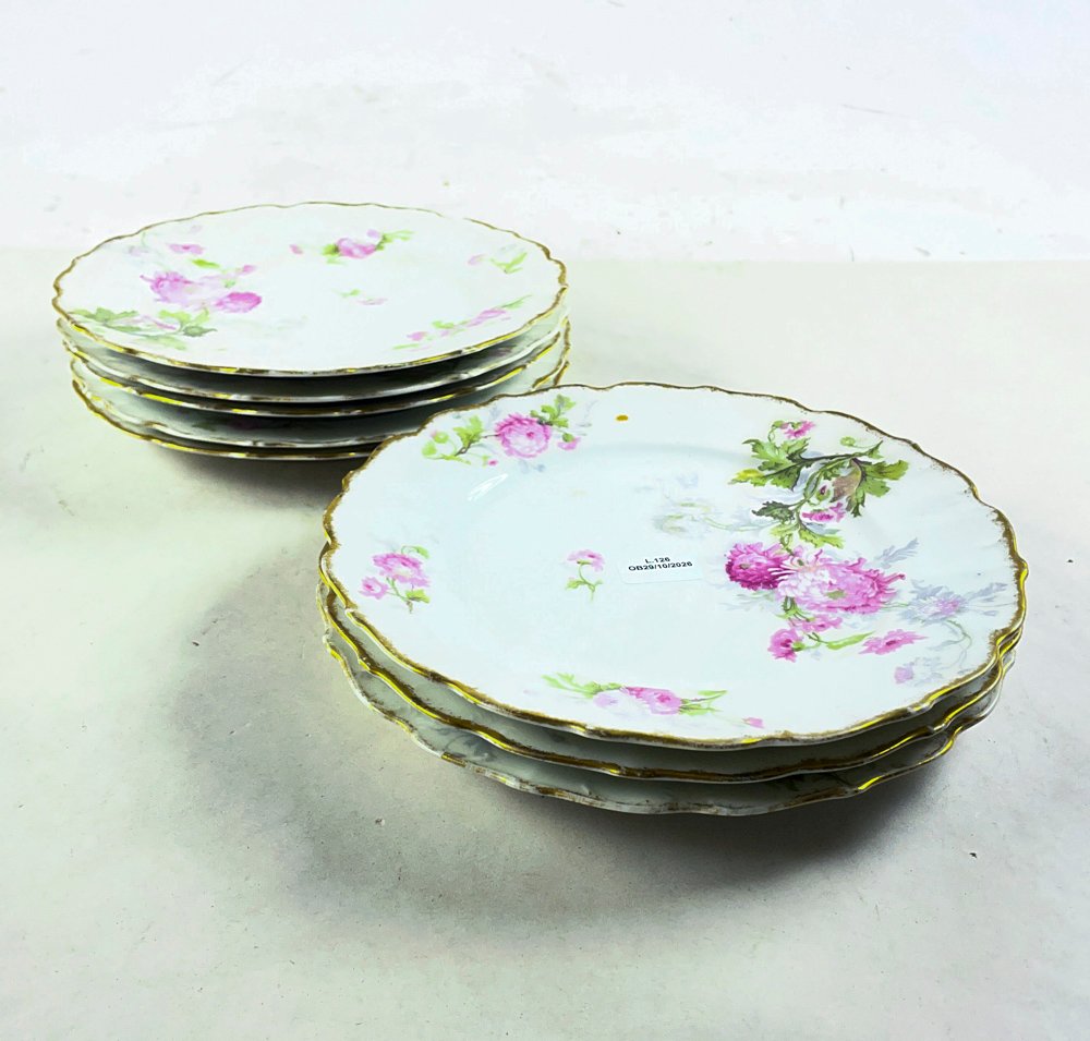 Ocho Platos Llanos Limoges Blancos con Flores Rosas y Borde Dorado