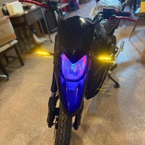 Moto Eléctrica Negra Deportiva - imagen 5