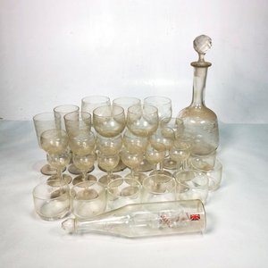 Lote de Cristalería: Copas, Botellones y Decantador de Vidrio - imagen 2