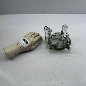 Lote siguiente: Cenicero de Vidrio Prensado Estilo Vintage
