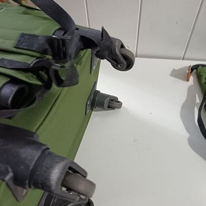 Set de Viaje: Mochila con Ruedas y Bolso Chico a Juego X.SH.D. Verde Lona - imagen 4