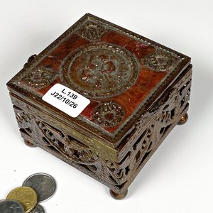Cofre Alhajero Metálico Decorado con Monedas Varias - imagen 3