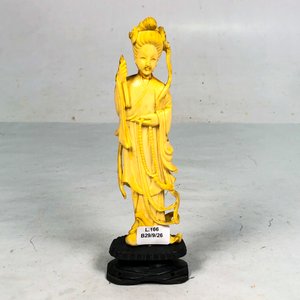 Figura de Dama Oriental en Marfil con Base de Madera - imagen 3