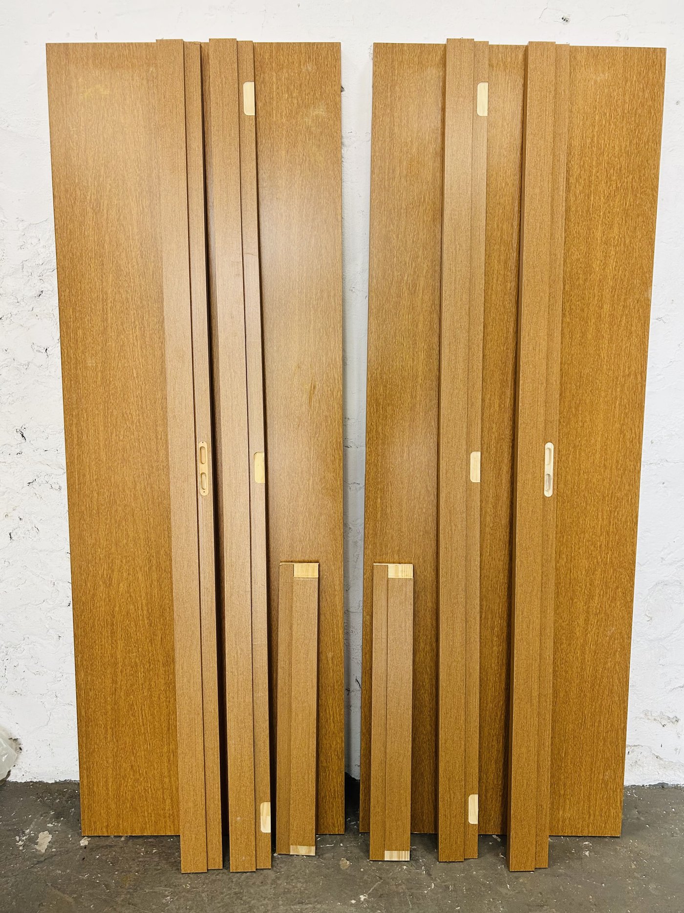 Lote #090a – Dos puertas de madera interior con marco sin pestillos ni llaves – 70x202cm