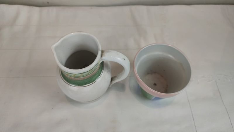 Lote de cerámica pintada con jarra y taza - imagen 2