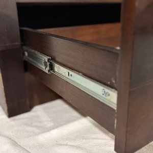 Mesa de Luz Madera Maciza con Cajón Liso y Estante - imagen 2
