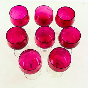Juego de 8 Copas de Licor Rubí con Vástago Hialino y Grabados - imagen 2