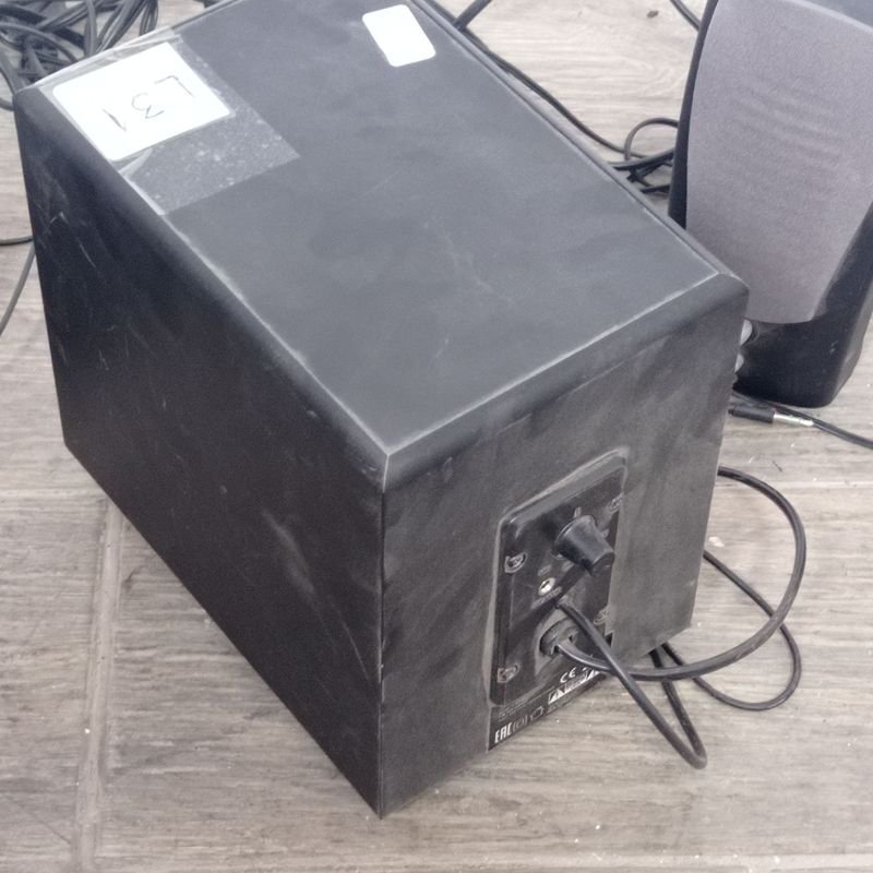 Juego de parlantes marca Logitech en venta - imagen 5