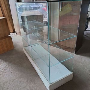 Vitrina Exhibidora de Vidrio con Base de Madera - imagen 5