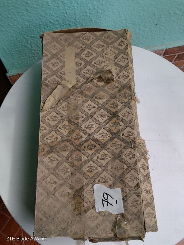 Lote siguiente: Muñeca antigua de porcelana para coleccionista