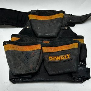 Cinturón de Trabajo DeWalt con Bolsillos de Cuero - imagen 4